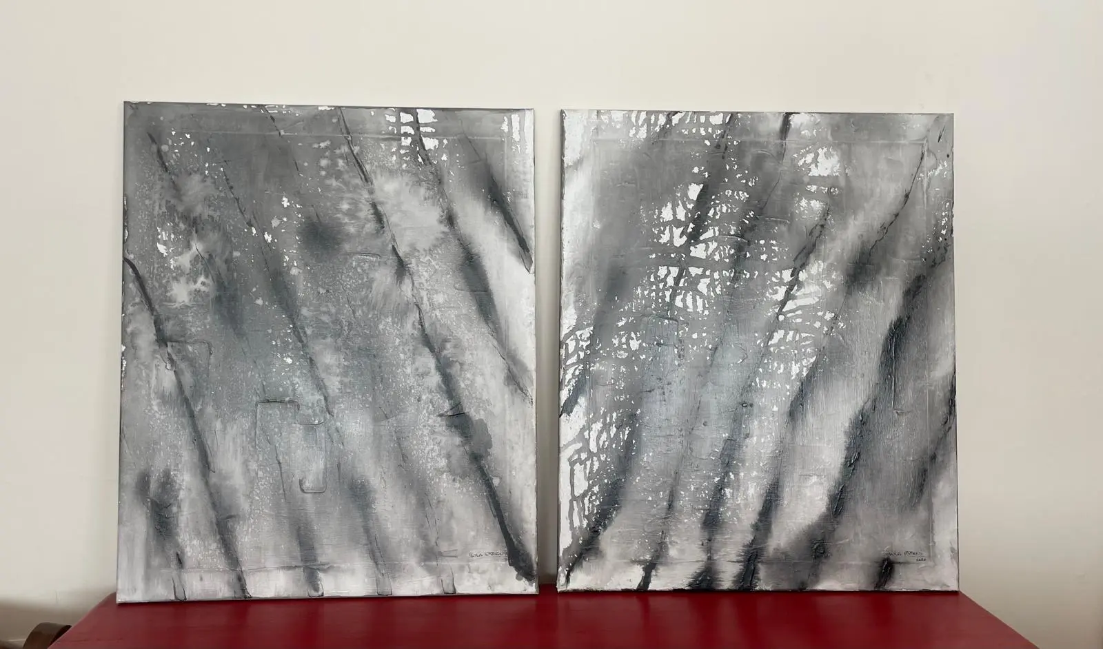 Díptico Plateado, 2024 — pintura de Paula Otegui